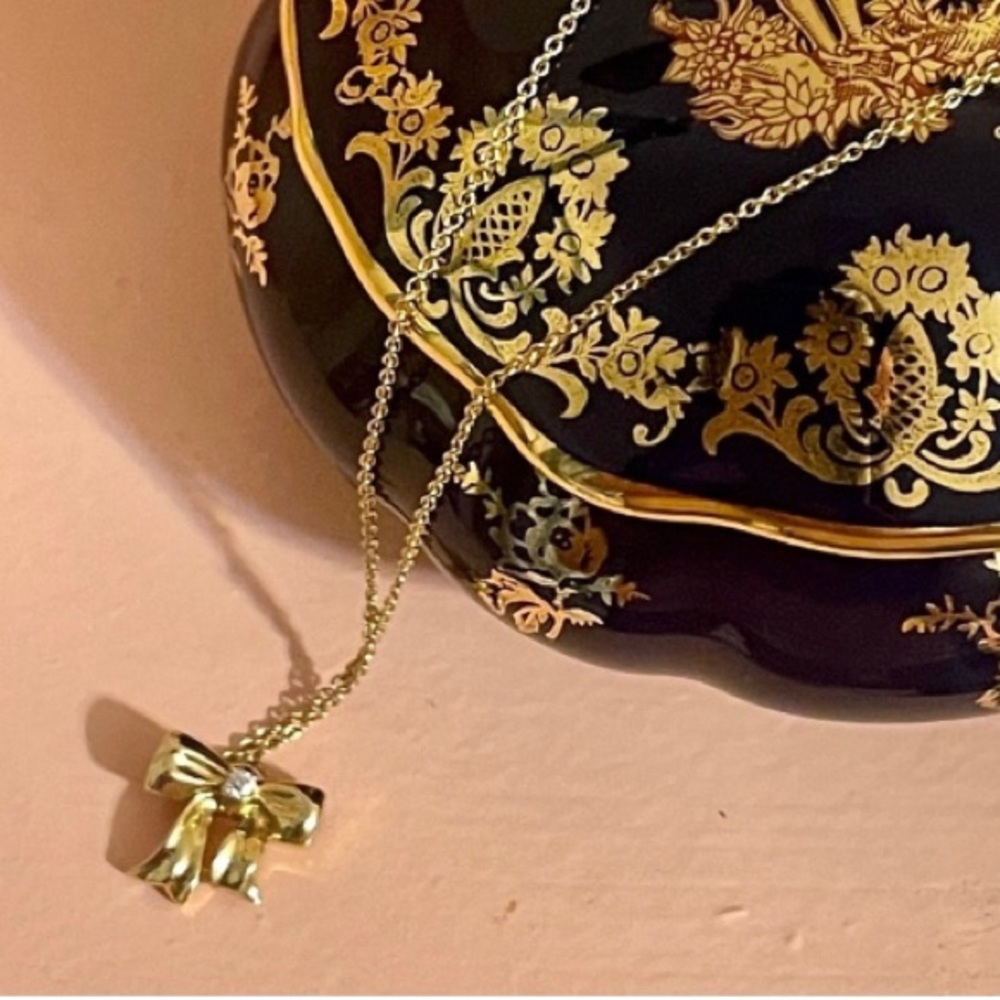 Tiffany and Co. 18K Diamond Engagement Ring & Diamond bow necklace BUNDLE - Picture 8 of 13